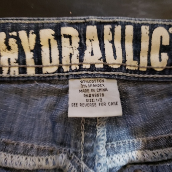 🔴 SOLD 2 pairs of Jean shorts - Picture 6 of 7